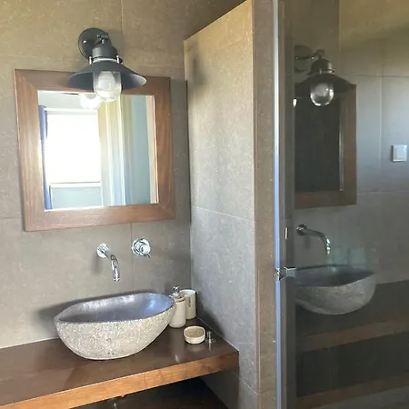 In Ribamar, بيت شباب *